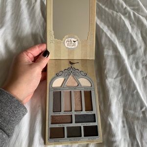 Pretty vulgar Nightingale eyeshadow palette